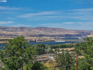 2205 E 9TH St, The Dalles, OR 97058