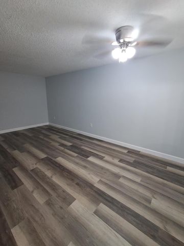 622 S 11th Street 11, Fort Pierce, FL 34950