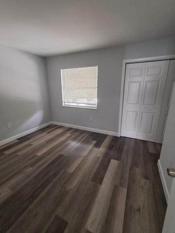 622 S 11th Street 11, Fort Pierce, FL 34950