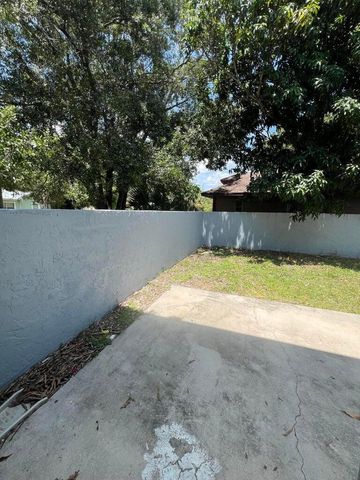 622 S 11th Street 11, Fort Pierce, FL 34950