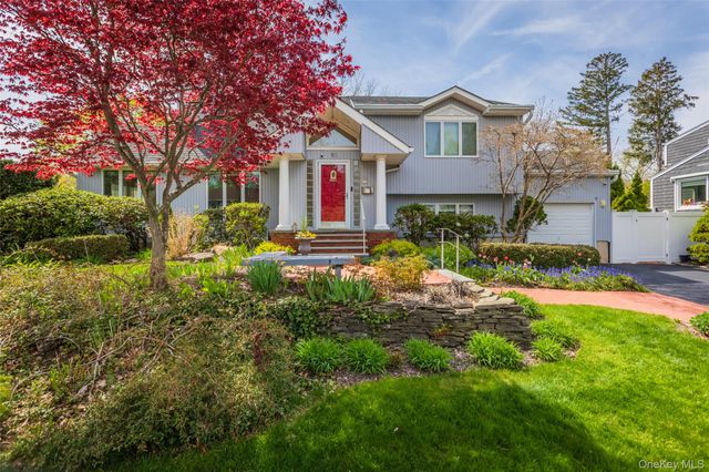 10 Irvinlee Place, East Northport, NY 11731