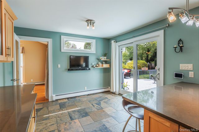 10 Irvinlee Place, East Northport, NY 11731