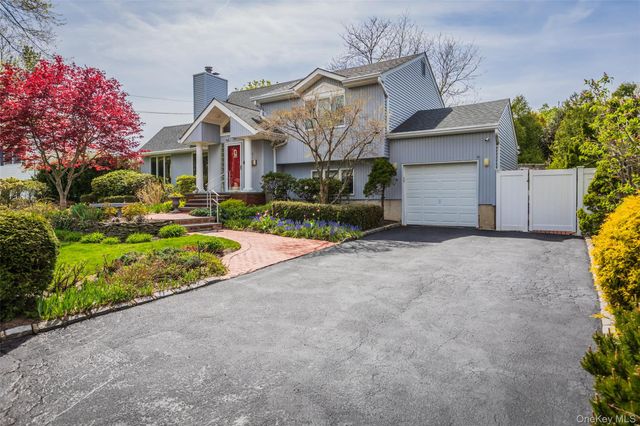 10 Irvinlee Place, East Northport, NY 11731