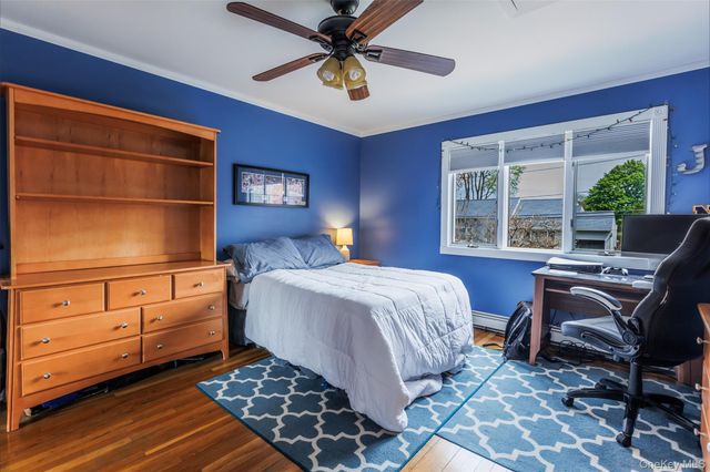 10 Irvinlee Place, East Northport, NY 11731