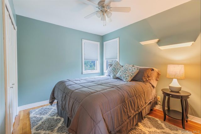 10 Irvinlee Place, East Northport, NY 11731