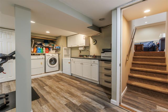 10 Irvinlee Place, East Northport, NY 11731