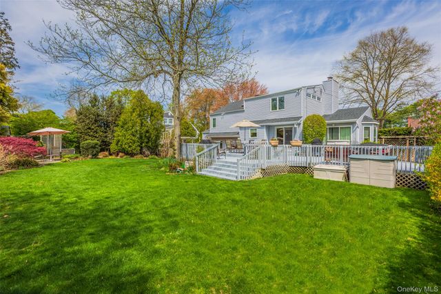 10 Irvinlee Place, East Northport, NY 11731