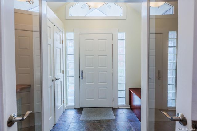 10 Irvinlee Place, East Northport, NY 11731