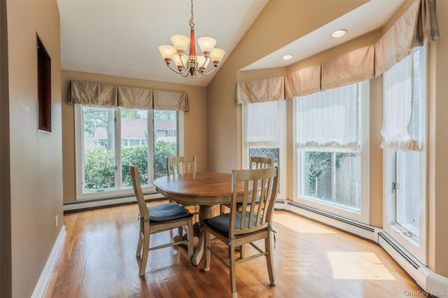 10 Irvinlee Place, East Northport, NY 11731