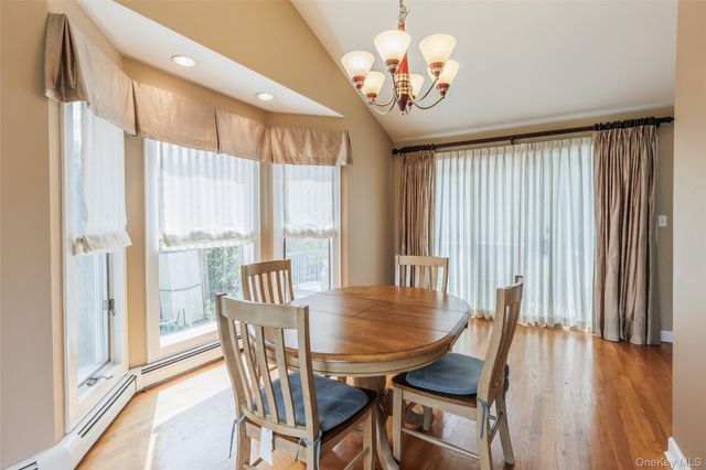 10 Irvinlee Place, East Northport, NY 11731