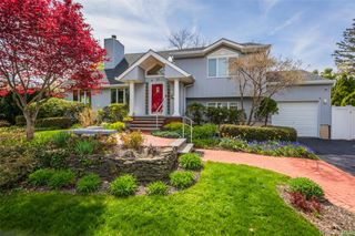 10 Irvinlee Place, East Northport, NY 11731