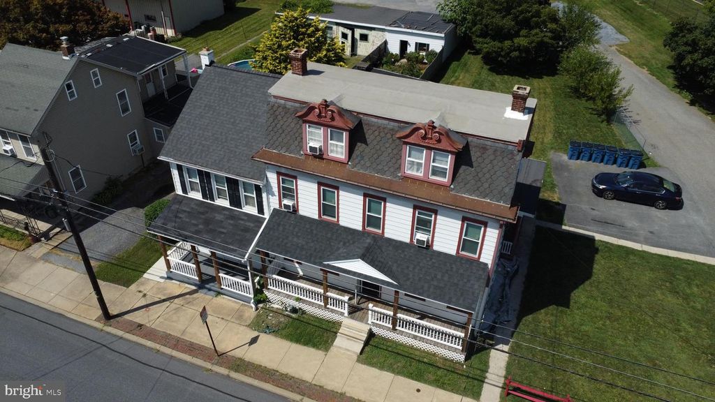 1133 LANCASTER AVE, Columbia, PA 17512