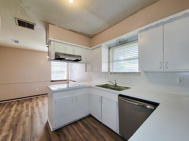 2114 Yorktown Court N, League City, TX 77573