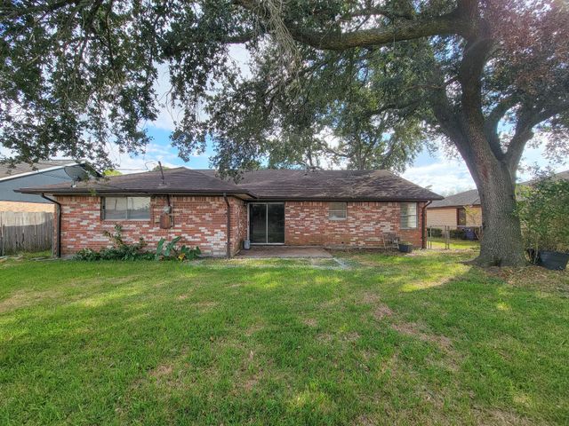 2114 Yorktown Court N, League City, TX 77573