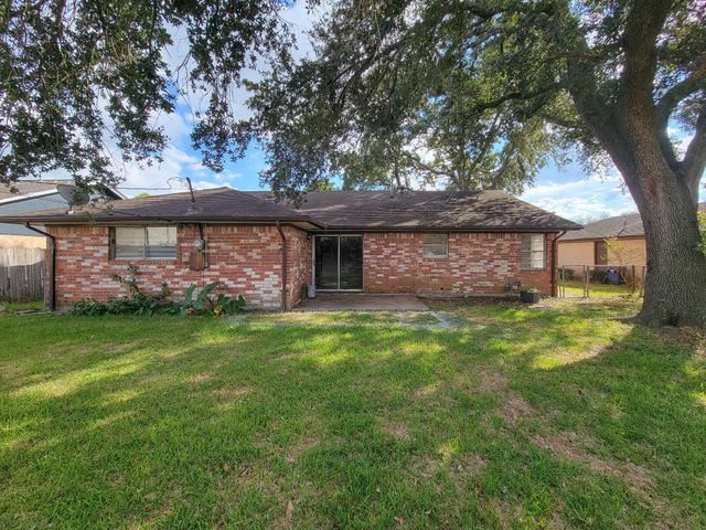 2114 Yorktown Court N, League City, TX 77573