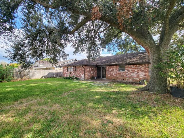 2114 Yorktown Court N, League City, TX 77573