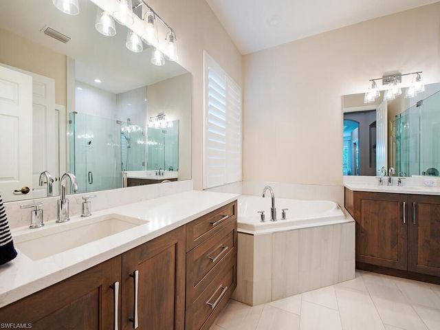 8868 Mustang Island CIR, Naples, FL 34113