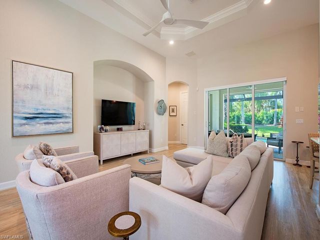 8868 Mustang Island CIR, Naples, FL 34113