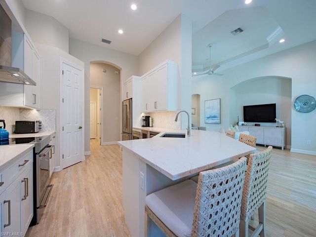 8868 Mustang Island CIR, Naples, FL 34113