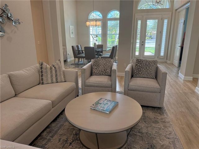 8868 Mustang Island CIR, Naples, FL 34113