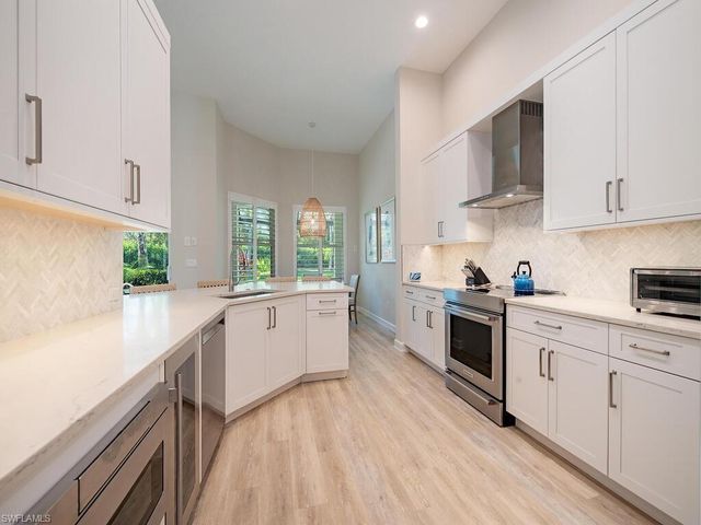 8868 Mustang Island CIR, Naples, FL 34113