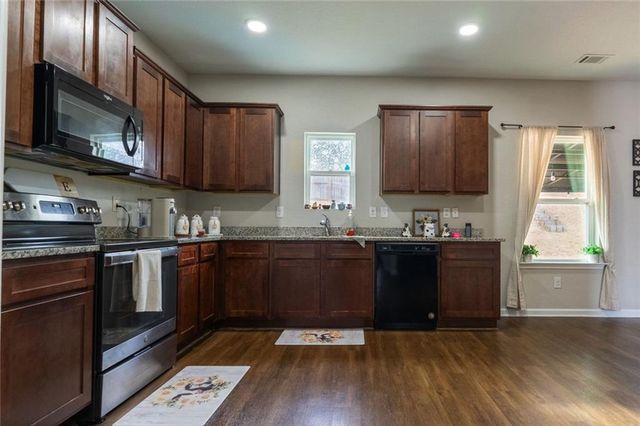 735 Walnut Creek Circle, Pendergrass, GA 30567