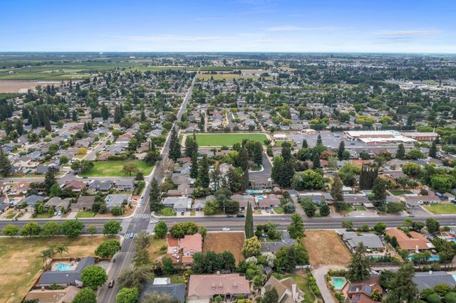 2340 E Hawkeye Ave, Turlock, CA 95380