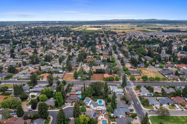 2340 E Hawkeye Ave, Turlock, CA 95380