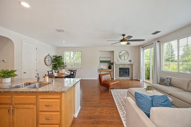 12436 Pawcatuck Way, Rancho Cordova, CA 95742