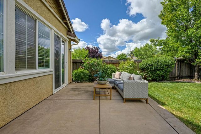 12436 Pawcatuck Way, Rancho Cordova, CA 95742