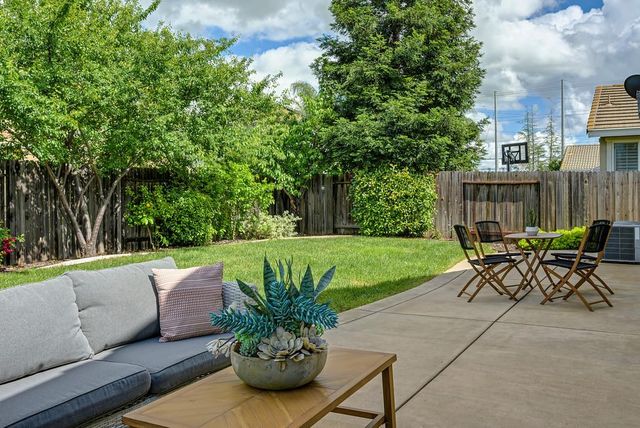 12436 Pawcatuck Way, Rancho Cordova, CA 95742