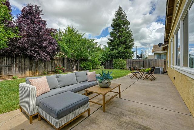 12436 Pawcatuck Way, Rancho Cordova, CA 95742
