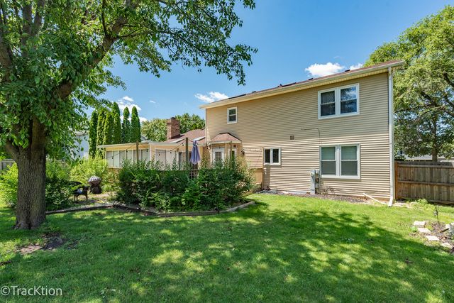 360 Lakeview Drive, Aurora, IL 60506