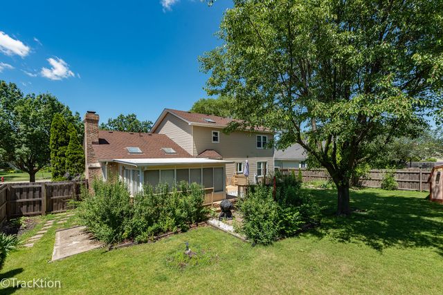 360 Lakeview Drive, Aurora, IL 60506