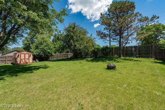 360 Lakeview Drive, Aurora, IL 60506