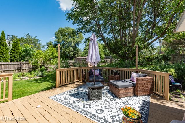 360 Lakeview Drive, Aurora, IL 60506