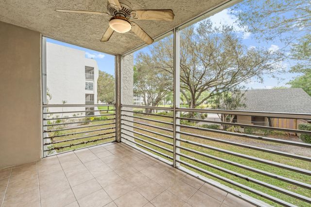 9340 Lagoon Place 206, Davie, FL 33324