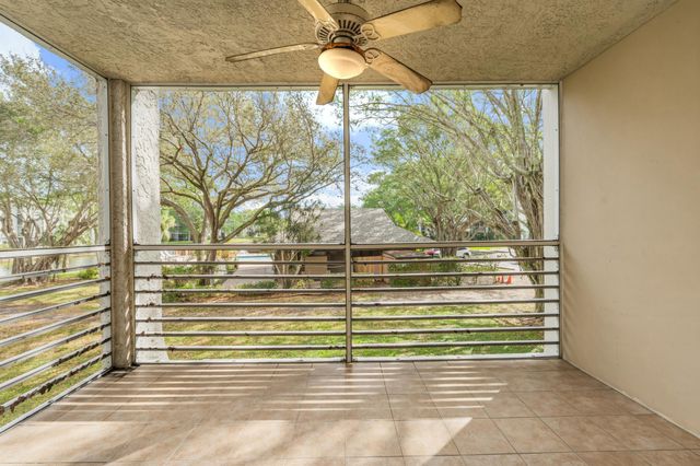 9340 Lagoon Place 206, Davie, FL 33324