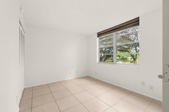 9340 Lagoon Place 206, Davie, FL 33324