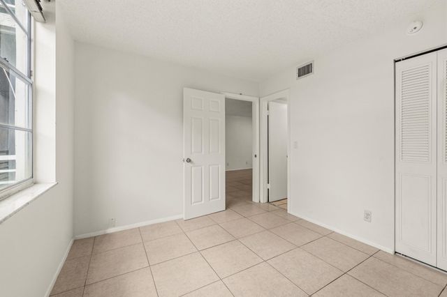 9340 Lagoon Place 206, Davie, FL 33324