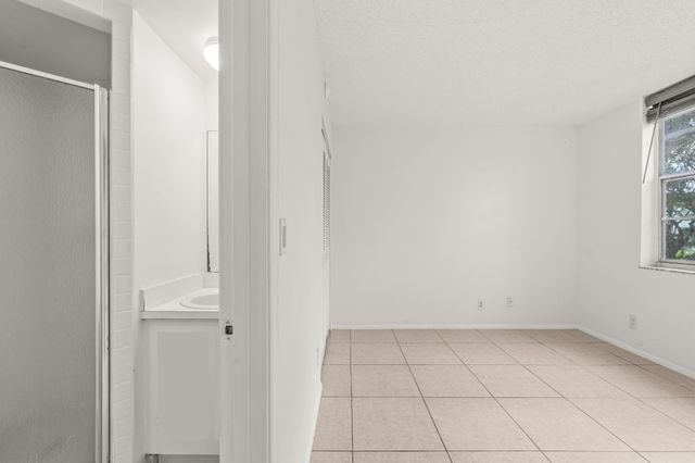 9340 Lagoon Place 206, Davie, FL 33324