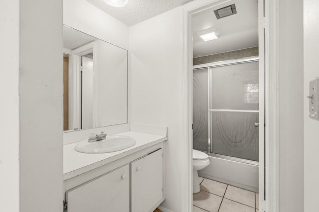 9340 Lagoon Place 206, Davie, FL 33324