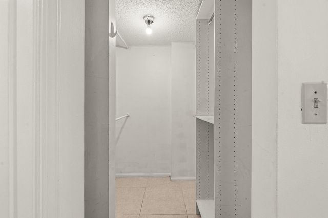 9340 Lagoon Place 206, Davie, FL 33324