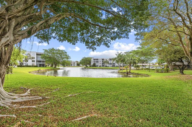 9340 Lagoon Place 206, Davie, FL 33324
