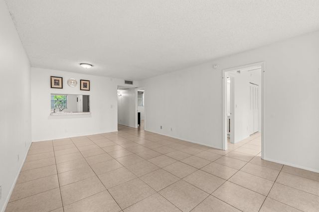 9340 Lagoon Place 206, Davie, FL 33324