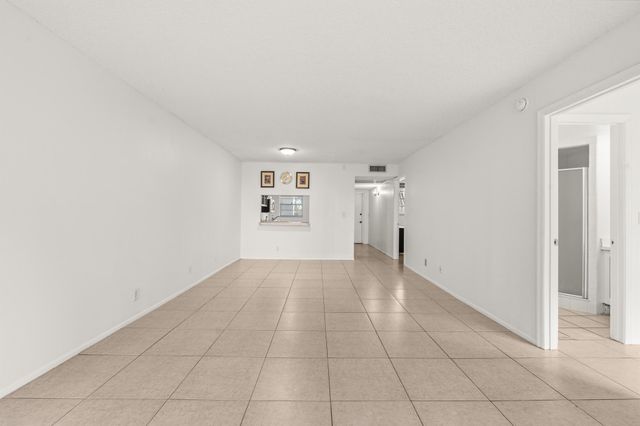 9340 Lagoon Place 206, Davie, FL 33324