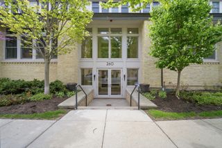 260 Whistler Road 2BC, Highland Park, IL 60035
