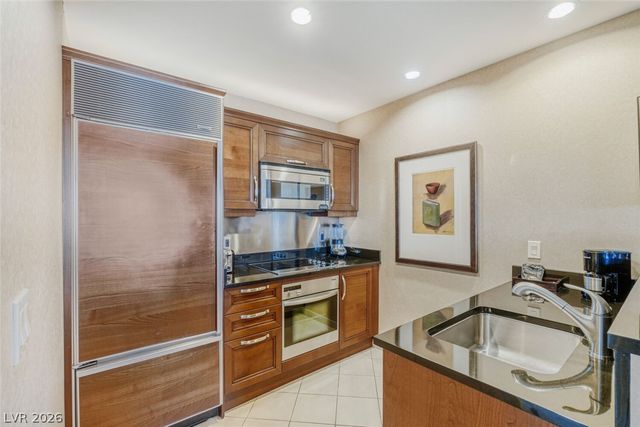 135 East Harmon Avenue 620, Las Vegas, NV 89109