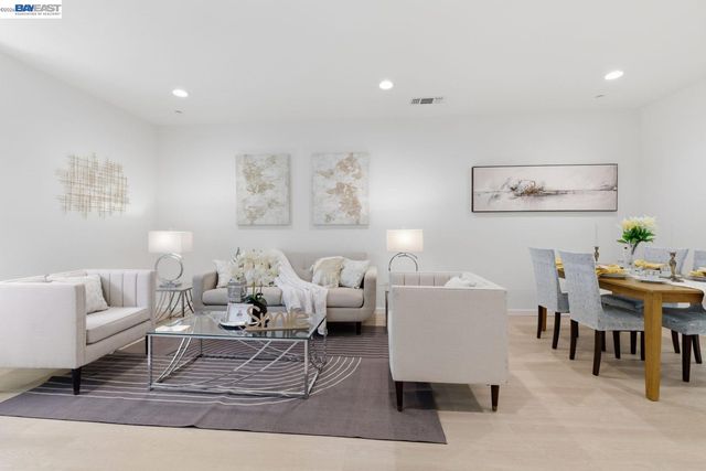6677 S Mariposa Ln, Dublin, CA 94568