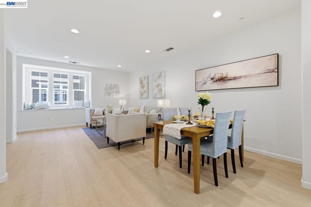 6677 S Mariposa Ln, Dublin, CA 94568